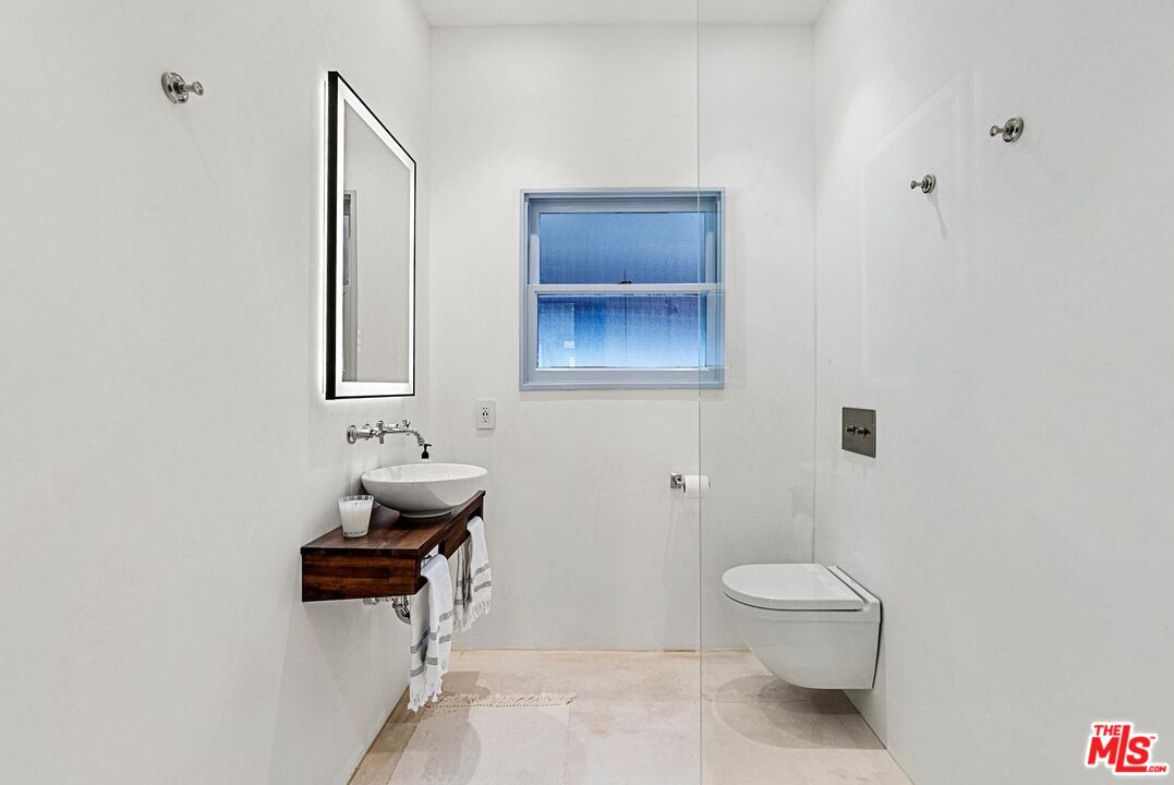 Los Angeles, California, 90068, United States, 3 Bedrooms Bedrooms, ,3 BathroomsBathrooms,Residential,For Sale,1794796
