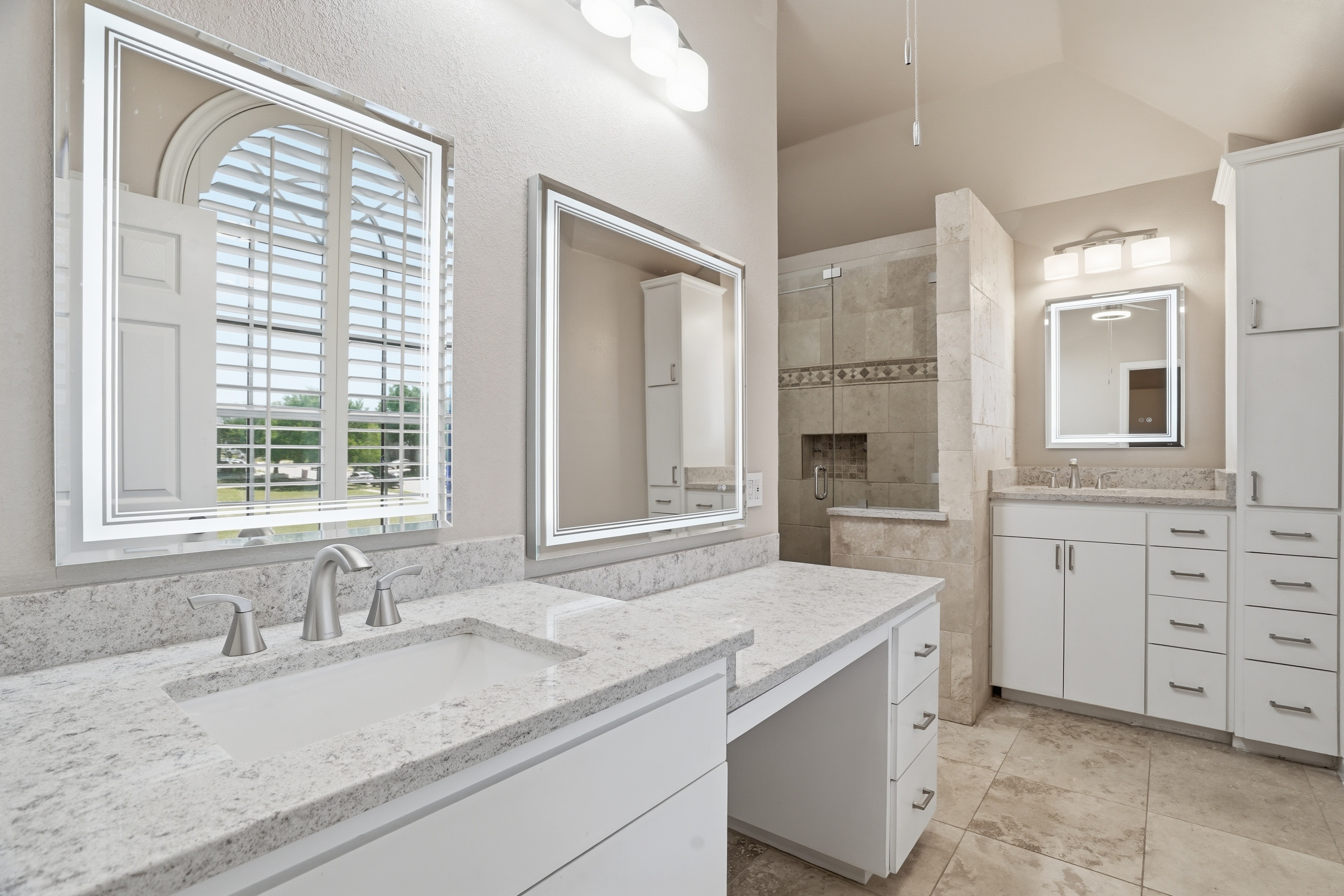  Stylish Keller Living with Bonus Room & Custom Touches - 物件實景