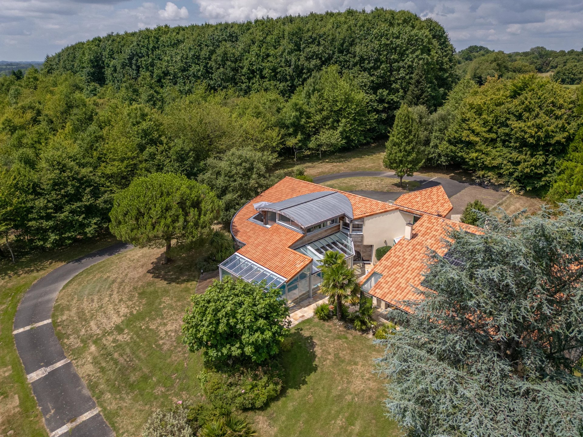 Bressuire, New Aquitaine, 79300, FR, 5 Bedrooms Bedrooms, ,6 BathroomsBathrooms,Residential,For Sale,1907709