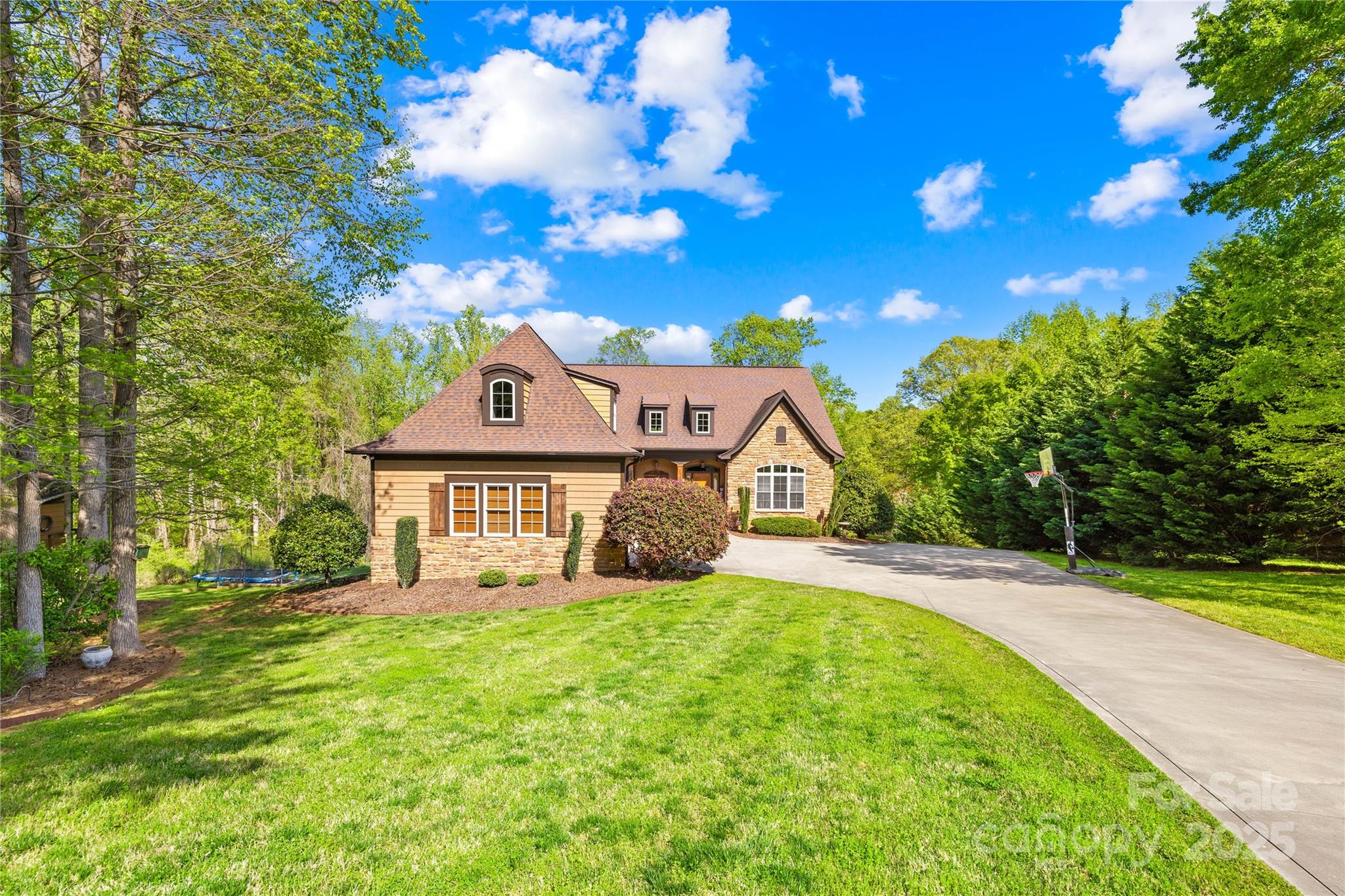 Shelby, North Carolina, 28150, United States, 3 Bedrooms Bedrooms, ,5 BathroomsBathrooms,Residential,For Sale,1777934