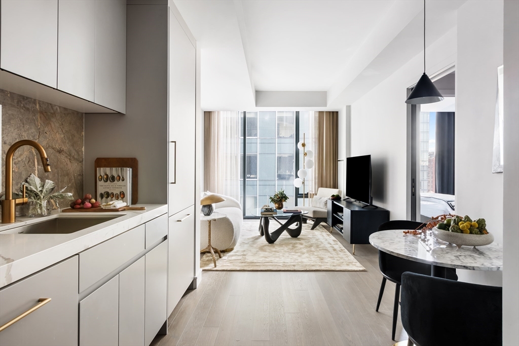 Boston, Massachusetts, 02116, United States, 1 Bedroom Bedrooms, ,1 BathroomBathrooms,Residential,For Sale,1919858