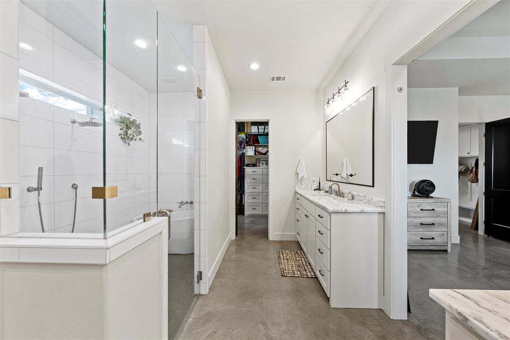 353 Willow Moon Ranch Road, Crawford, Texas, 76638, United States, 6 Bedrooms Bedrooms, ,3 BathroomsBathrooms,Residential,For Sale,353 Willow Moon Ranch Road,1673440