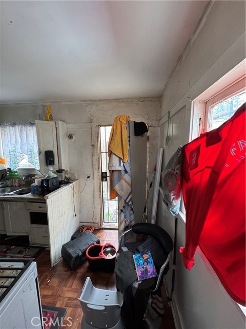Los Angeles, California, 90043, United States, 3 Bedrooms Bedrooms, ,2 BathroomsBathrooms,Residential,For Sale,1930153