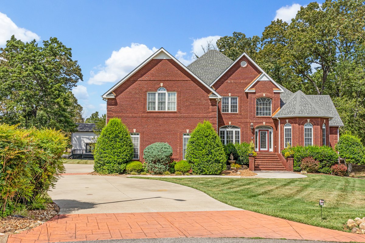 Tullahoma, Tennessee, 37388, United States, 6 Bedrooms Bedrooms, ,5 BathroomsBathrooms,Residential,For Sale,1851275