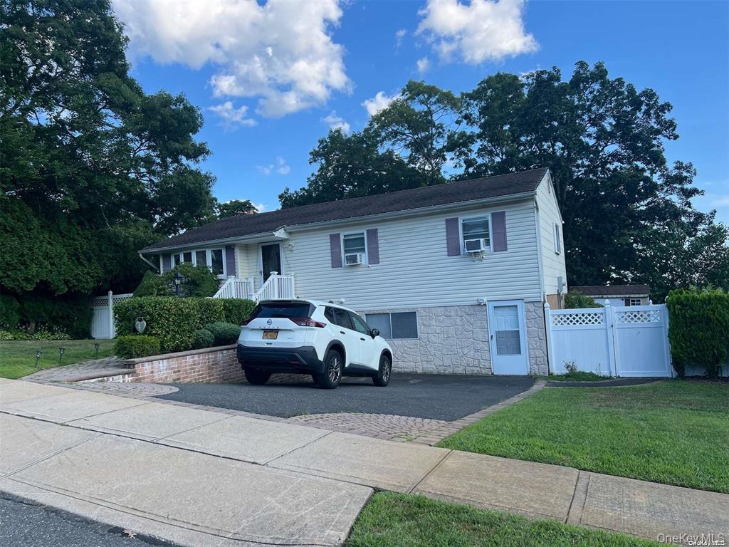 Farmingville, New York, 11738, United States, 4 Bedrooms Bedrooms, ,2 BathroomsBathrooms,Residential,For Sale,1840283