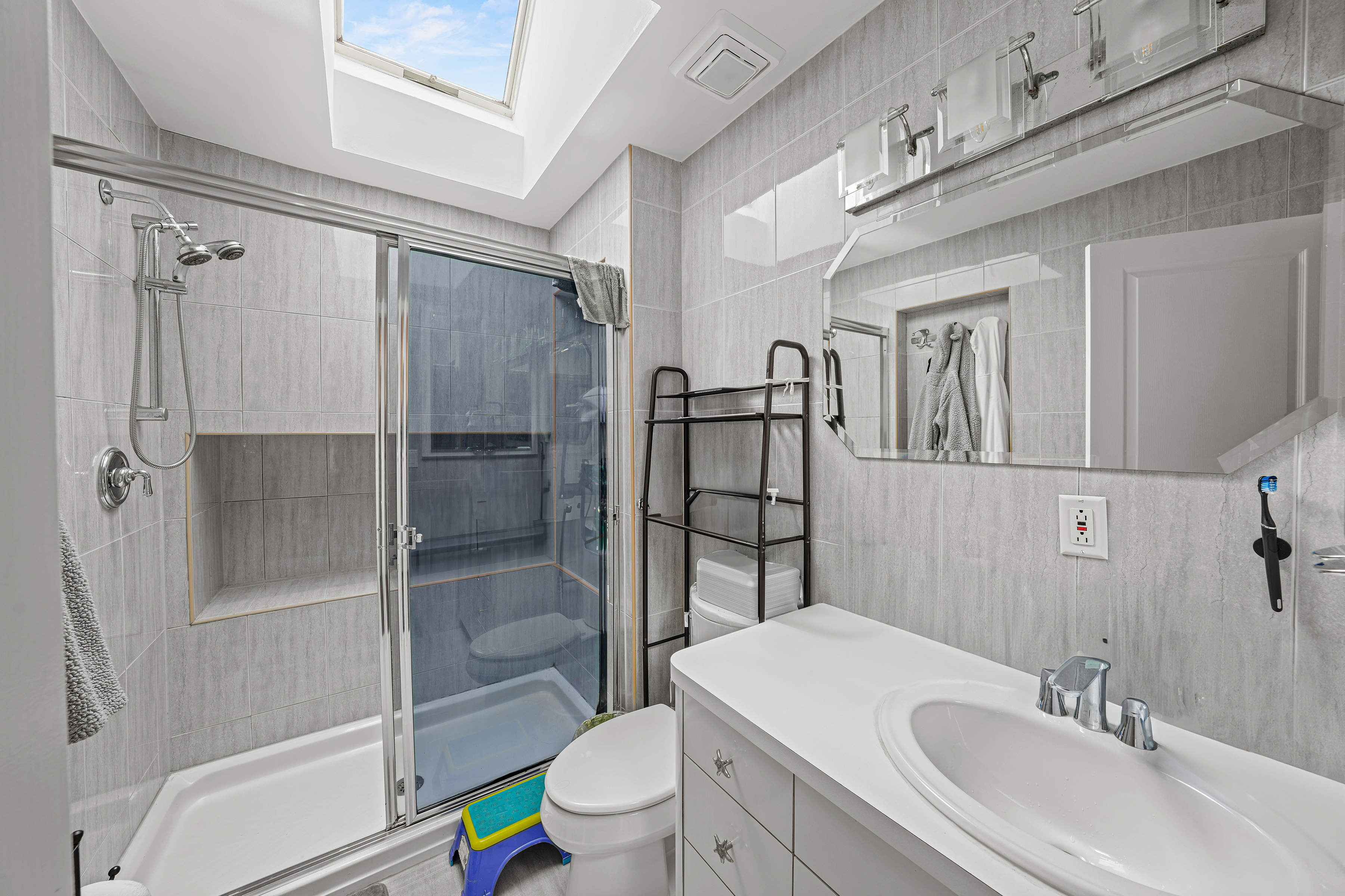 Brooklyn, New York, 11230, United States, 7 Bedrooms Bedrooms, ,7 BathroomsBathrooms,Residential,For Sale,1990227