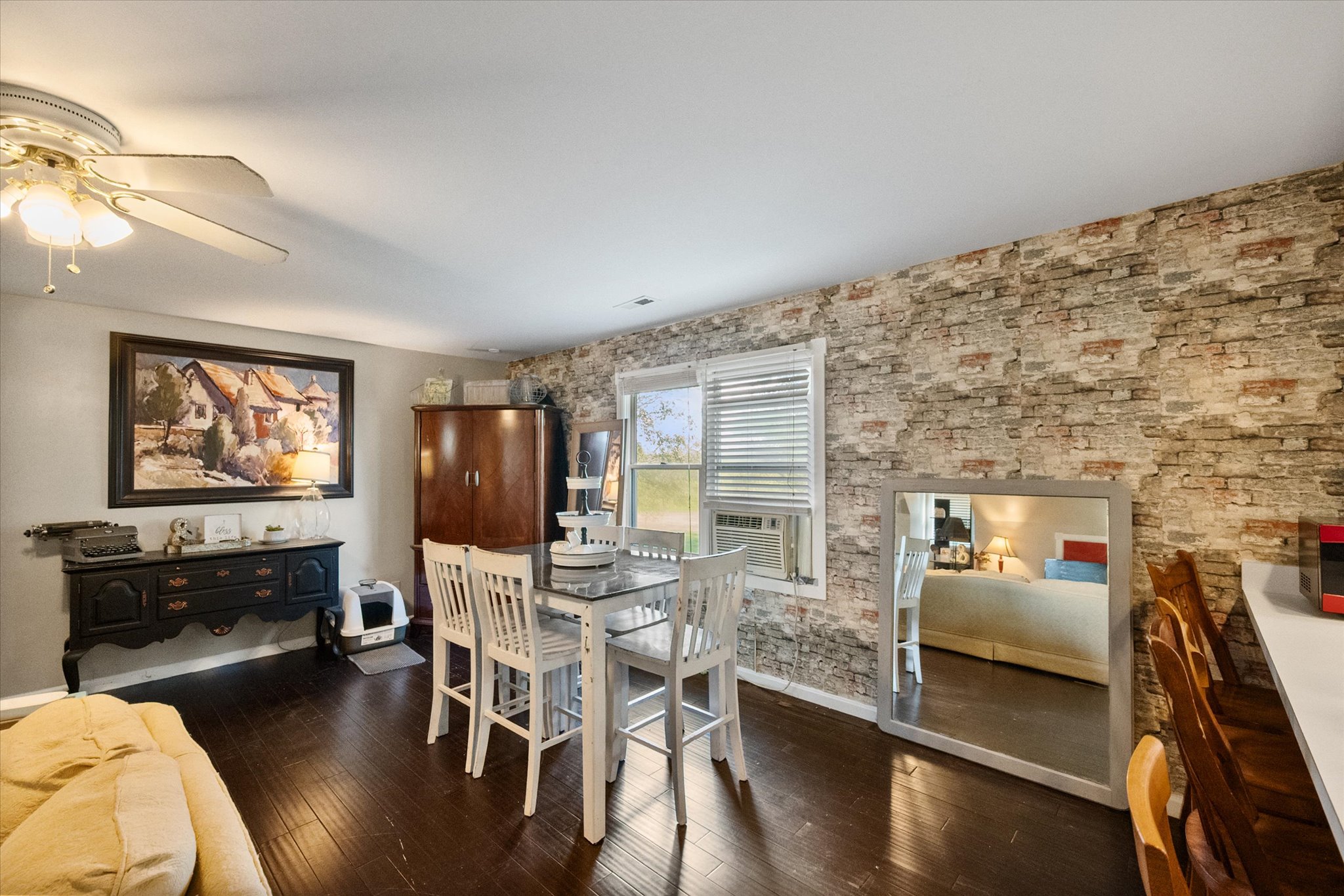 Shelbyville, Kentucky, 40065, United States, 4 Bedrooms Bedrooms, ,3 BathroomsBathrooms,Residential,For Sale,1986481