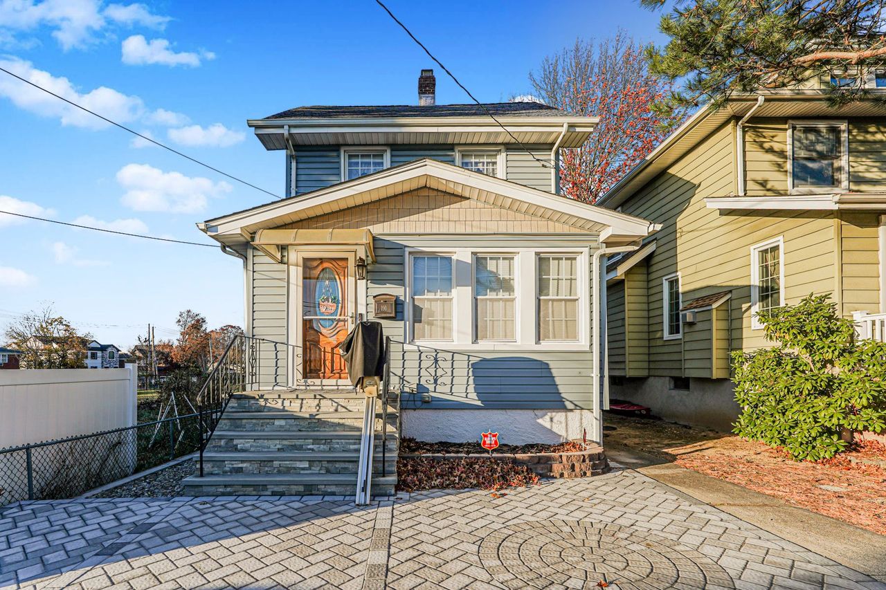 Staten Island, New York, 10314, United States, 3 Bedrooms Bedrooms, ,2 BathroomsBathrooms,Residential,For Sale,1996455