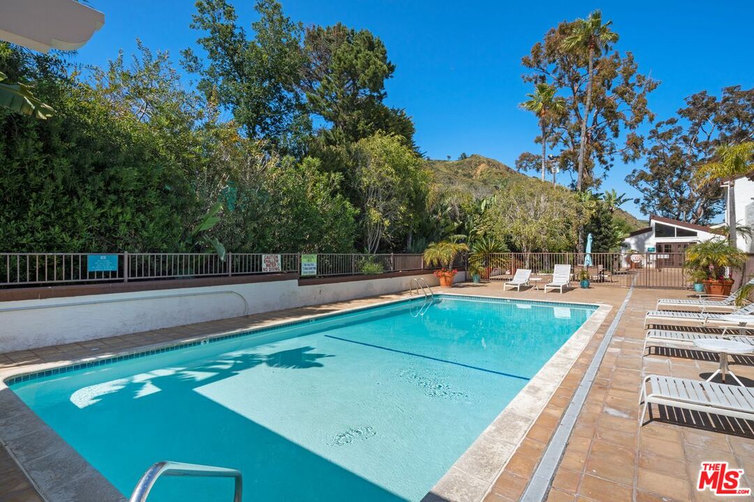 Malibu, California, 90265, United States, 1 Bedroom Bedrooms, ,1 BathroomBathrooms,Residential,For Sale,1840451
