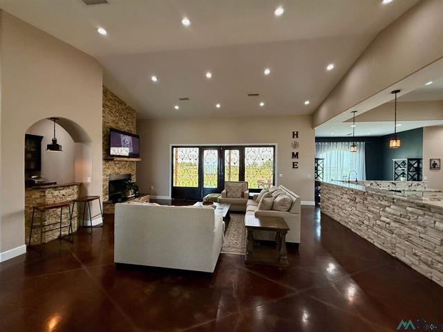 Lake Arthur, New Mexico, 88253, United States, 4 Bedrooms Bedrooms, ,4 BathroomsBathrooms,Residential,For Sale,1977233