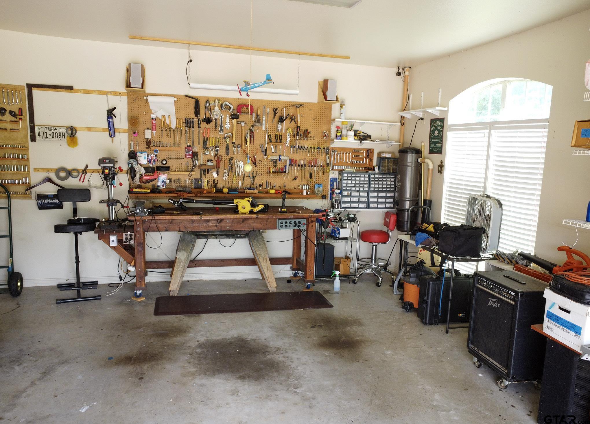 Flint, Texas, 75762, United States, 4 Bedrooms Bedrooms, ,3 BathroomsBathrooms,Residential,For Sale,1857691