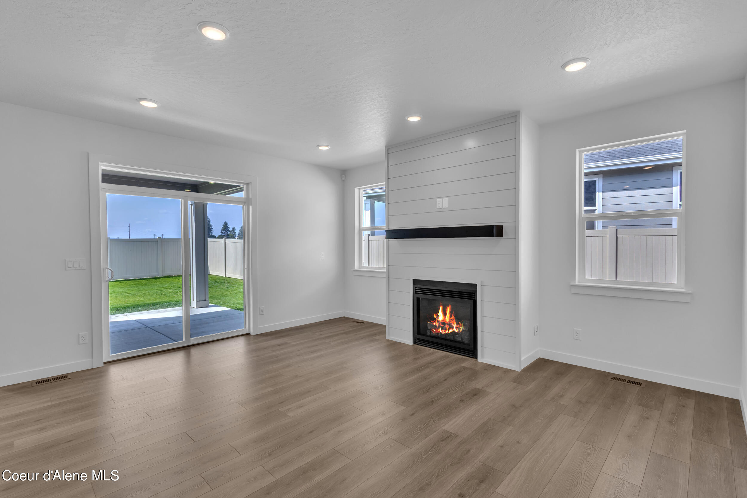 Coeur d'Alene, Idaho, 83815, United States, 3 Bedrooms Bedrooms, ,2 BathroomsBathrooms,Residential,For Sale,1999296