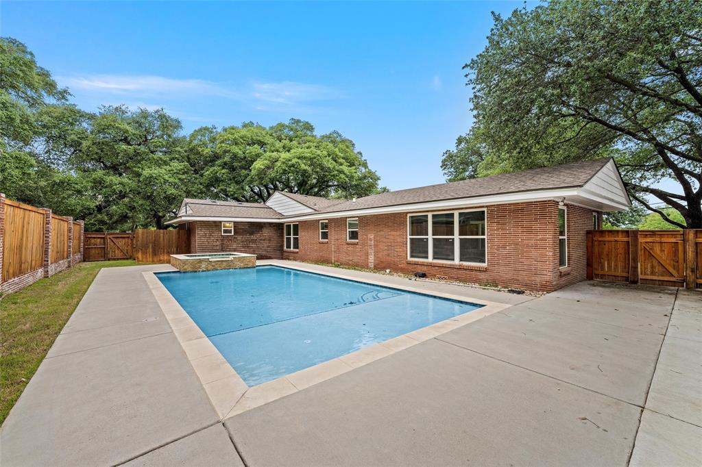 Waco, Texas, 76710, United States, 5 Bedrooms Bedrooms, ,4 BathroomsBathrooms,Residential,For Sale,1806319