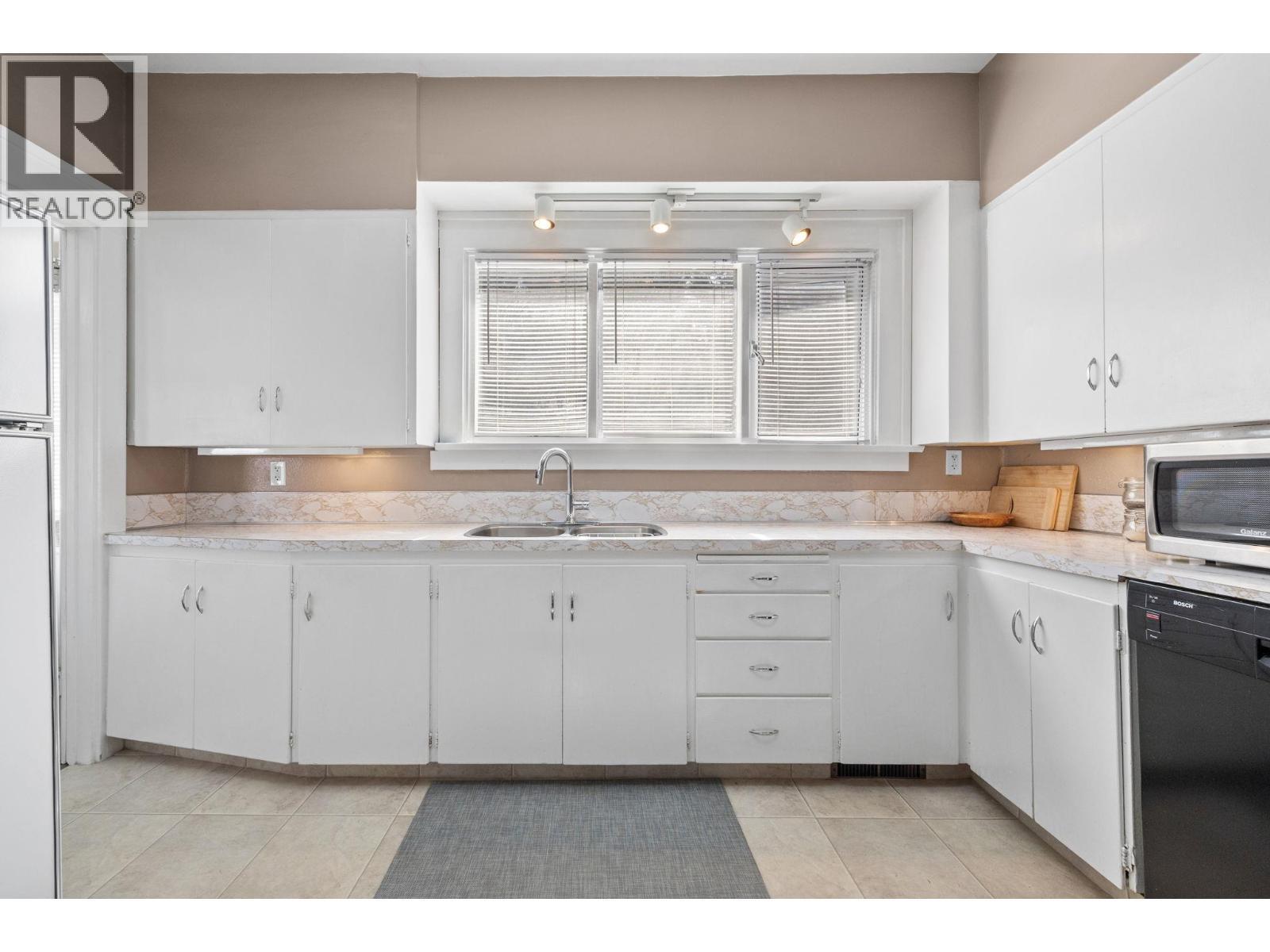 KELOWNA, British Columbia, V1Y 1A7, CA, 2 Bedrooms Bedrooms, ,1 BathroomBathrooms,Residential,For Sale,1949205