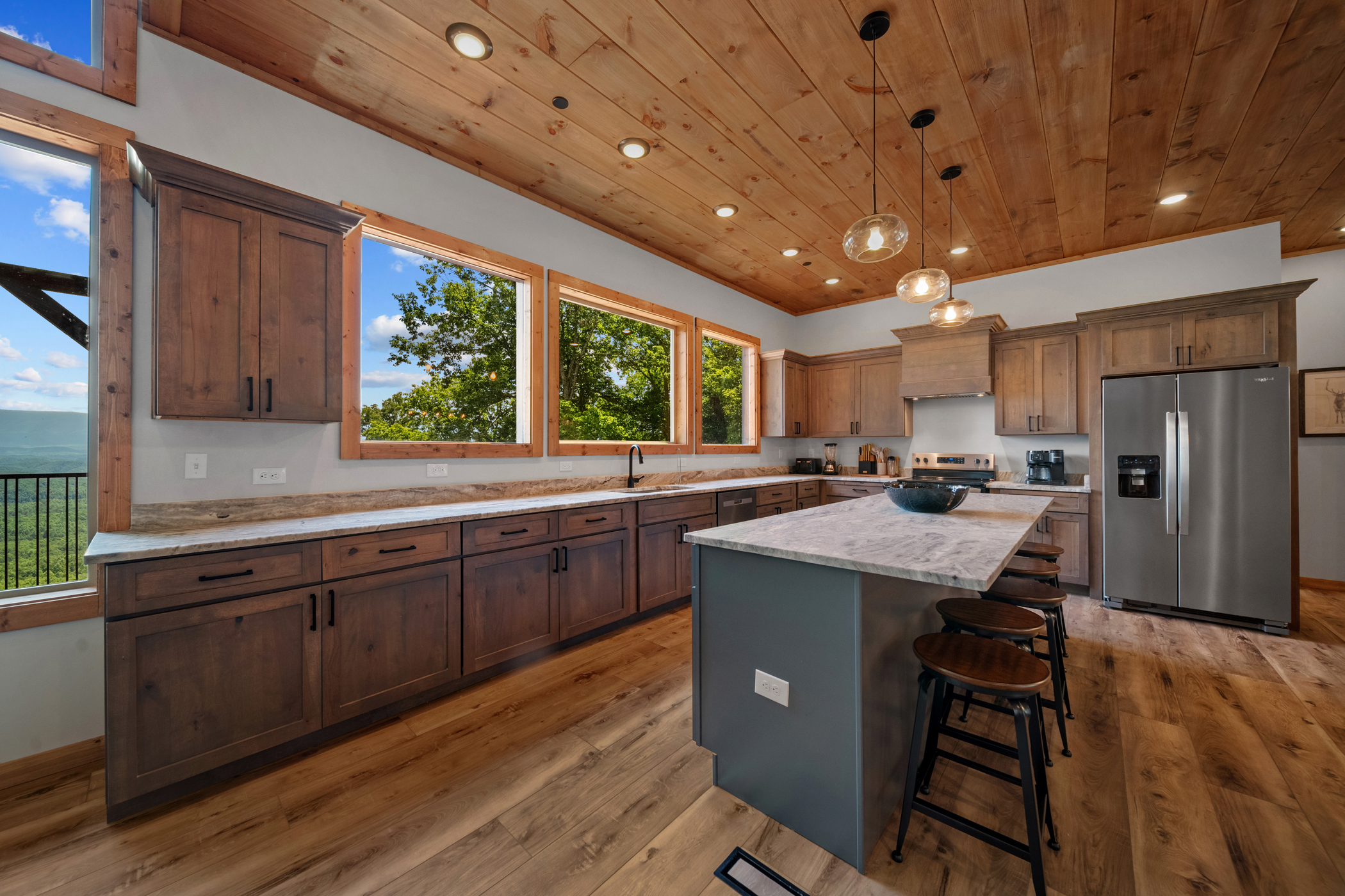 Sevierville, Tennessee, 37862, United States, 5 Bedrooms Bedrooms, ,6 BathroomsBathrooms,Residential,For Sale,1914652