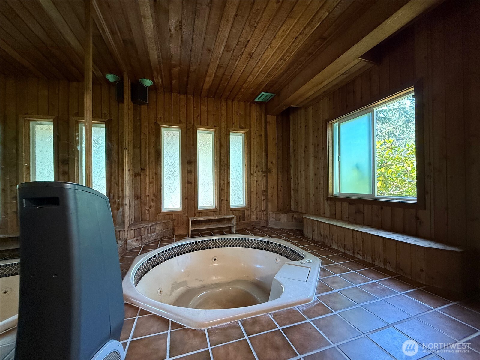 Edmonds, Washington, 98026, United States, 4 Bedrooms Bedrooms, ,2 BathroomsBathrooms,Residential,For Sale,1923504