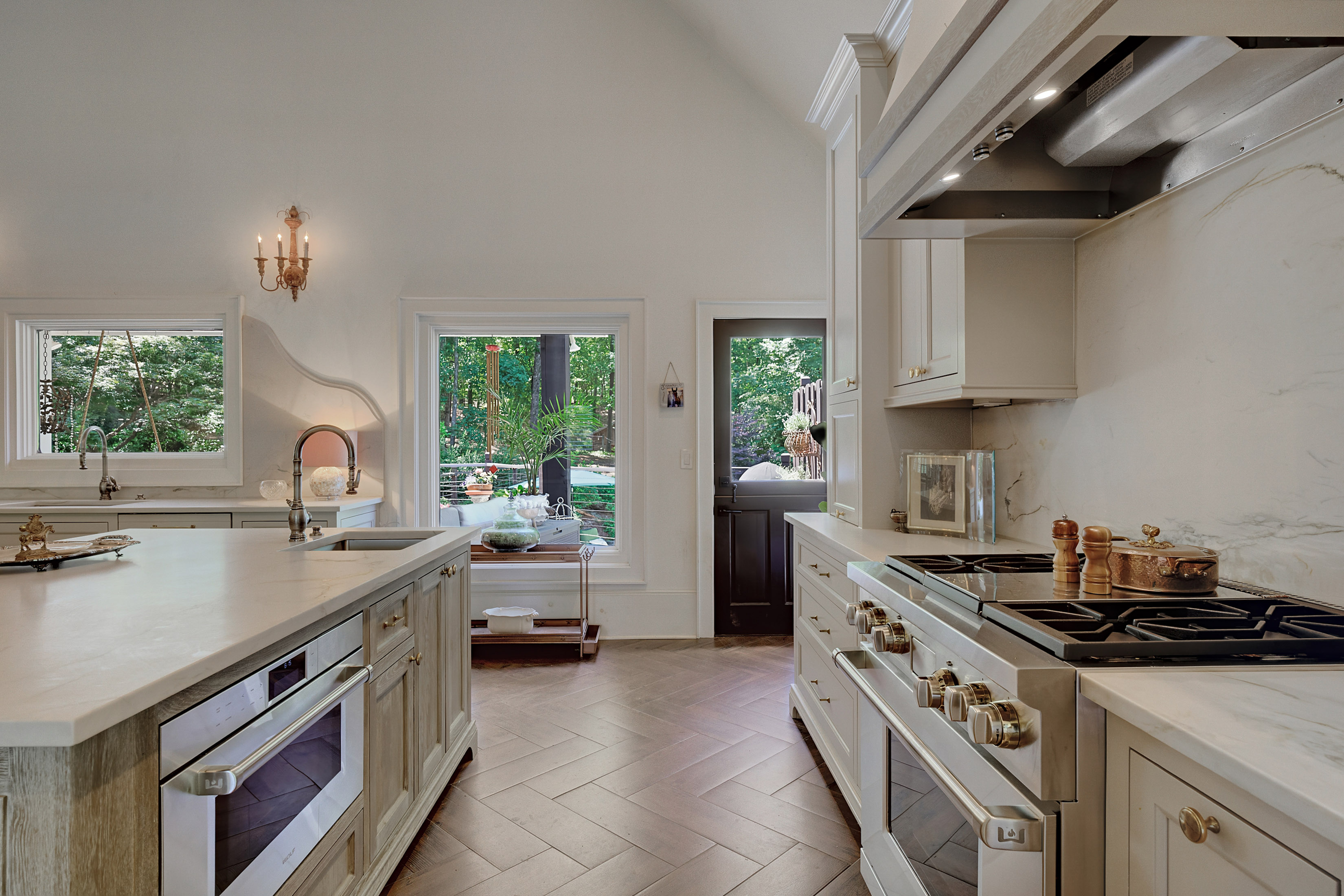  Exceptional Custom-built French Country Estate with Equestrian Amenities - 物件實景