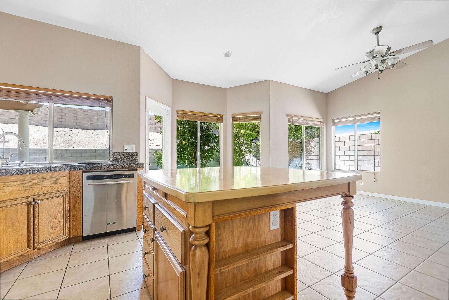 La Quinta, California, 92253, United States, 4 Bedrooms Bedrooms, ,2 BathroomsBathrooms,Residential,For Sale,1921262