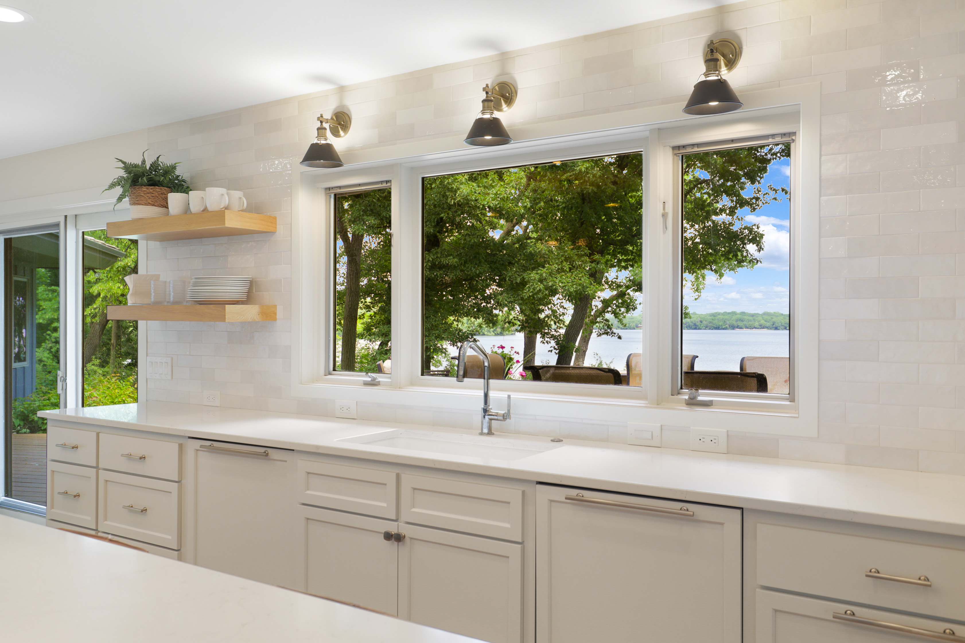  Lakeside Luxury with Timeless Charm and Modern Touches - 物件實景