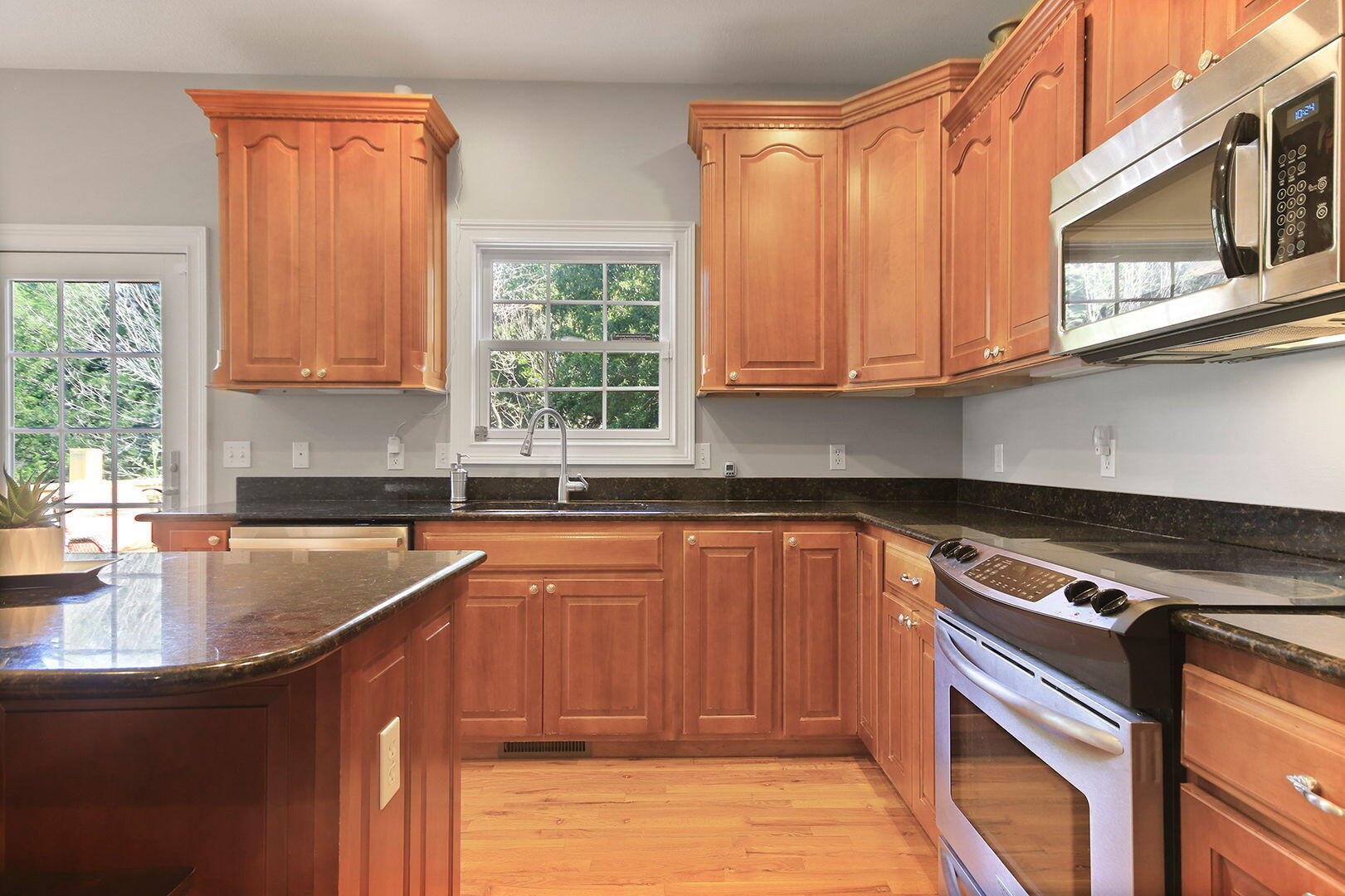 COLUMBIA, Missouri, 65203, United States, 5 Bedrooms Bedrooms, ,4 BathroomsBathrooms,Residential,For Sale,1983136