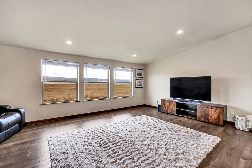 Donnelly, Idaho, 83615, United States, 3 Bedrooms Bedrooms, ,1 BathroomBathrooms,Residential,For Sale,2005150