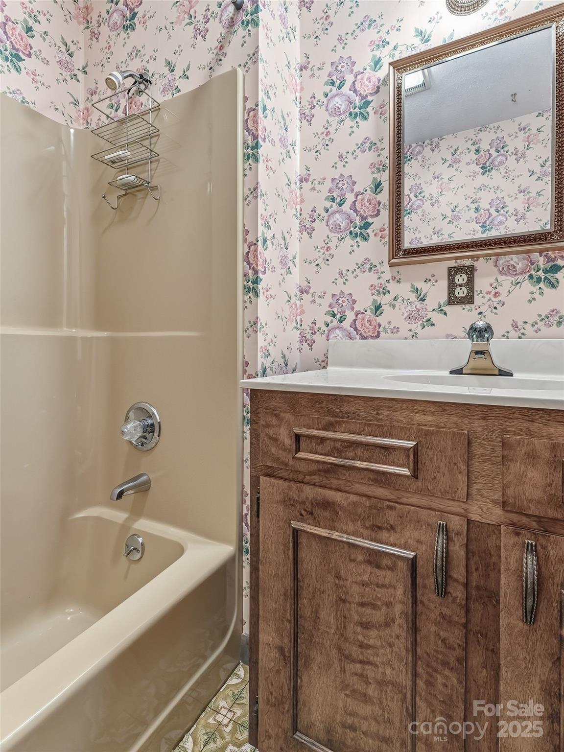 Candler, North Carolina, 28715, United States, 4 Bedrooms Bedrooms, ,3 BathroomsBathrooms,Residential,For Sale,1983385