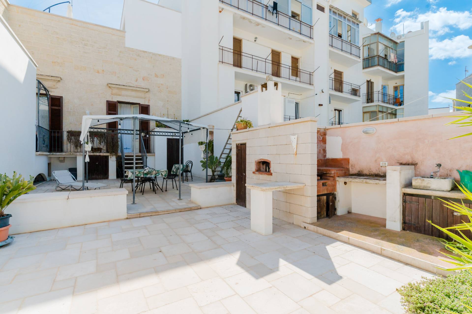 Mola di Bari, Bari, 70042, IT, 4 Bedrooms Bedrooms, ,5 BathroomsBathrooms,Residential,For Sale,1847182
