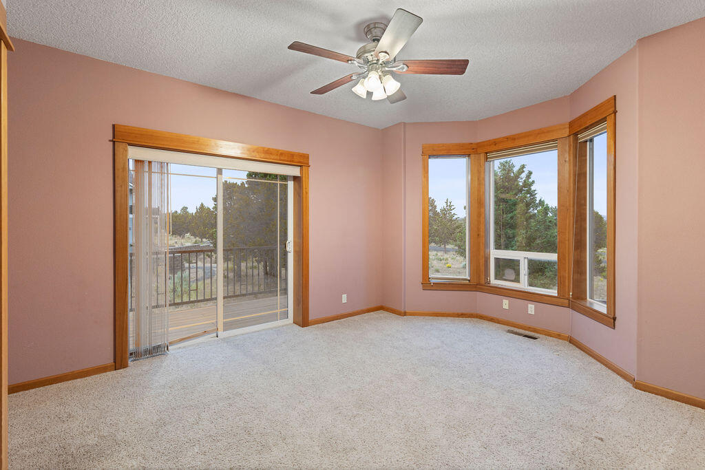 Prineville, Oregon, 97754, United States, 4 Bedrooms Bedrooms, ,3 BathroomsBathrooms,Residential,For Sale,1896038