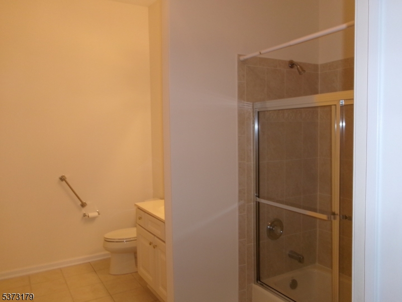 Wayne Twp., New Jersey, 07470, United States, 2 Bedrooms Bedrooms, ,2 BathroomsBathrooms,Residential,For Sale,1970716