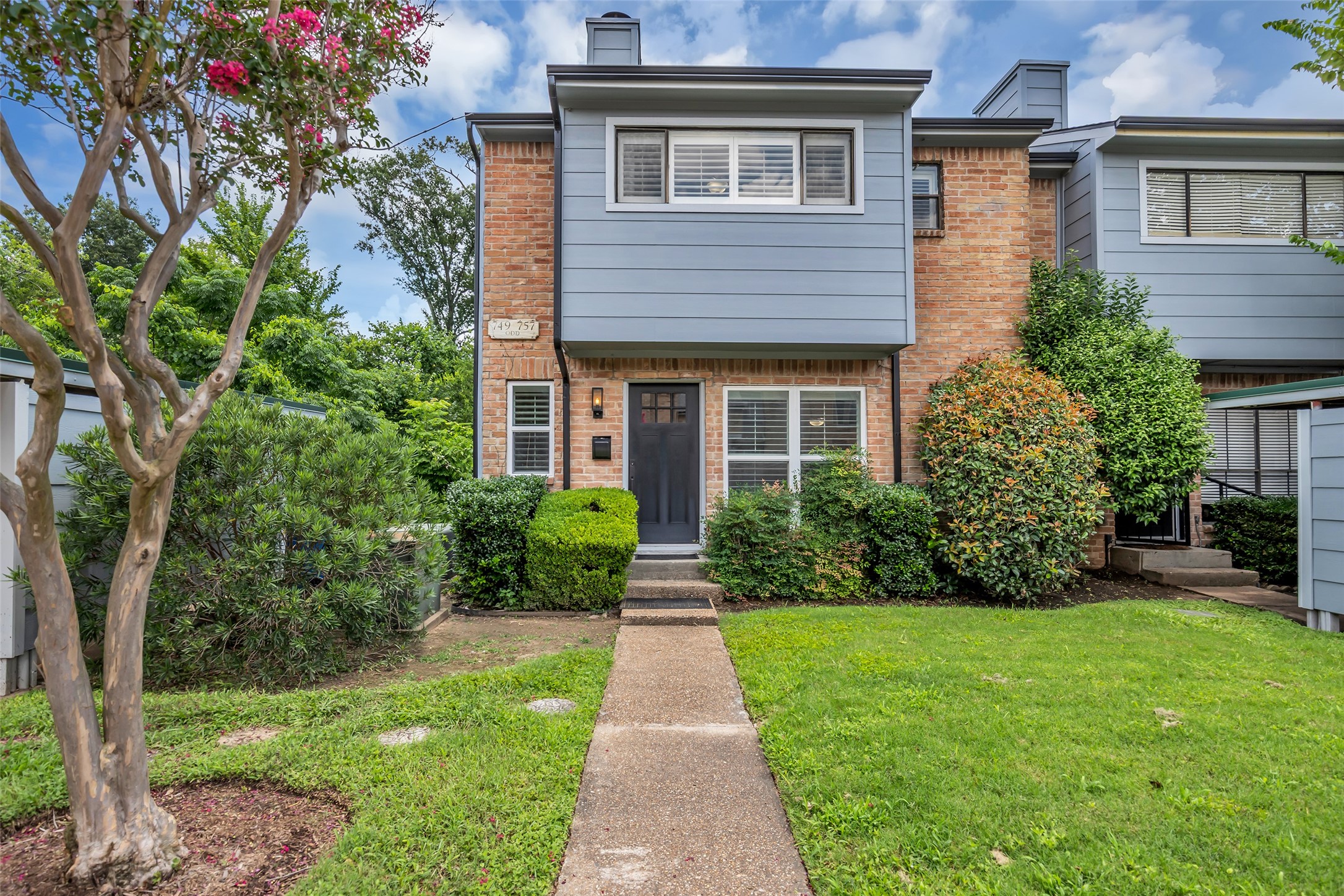  749 Worthshire Street #1 - 物件實景