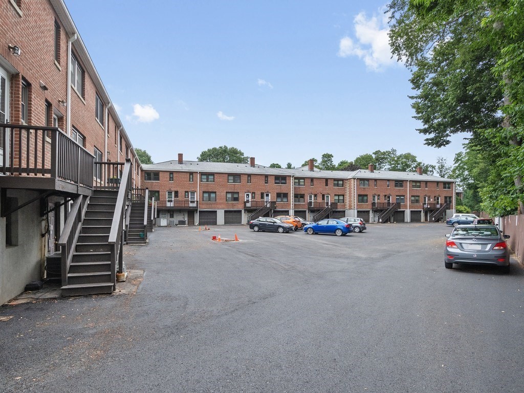 Waltham, Massachusetts, 02452, United States, 2 Bedrooms Bedrooms, ,2 BathroomsBathrooms,Residential,For Sale,1902655