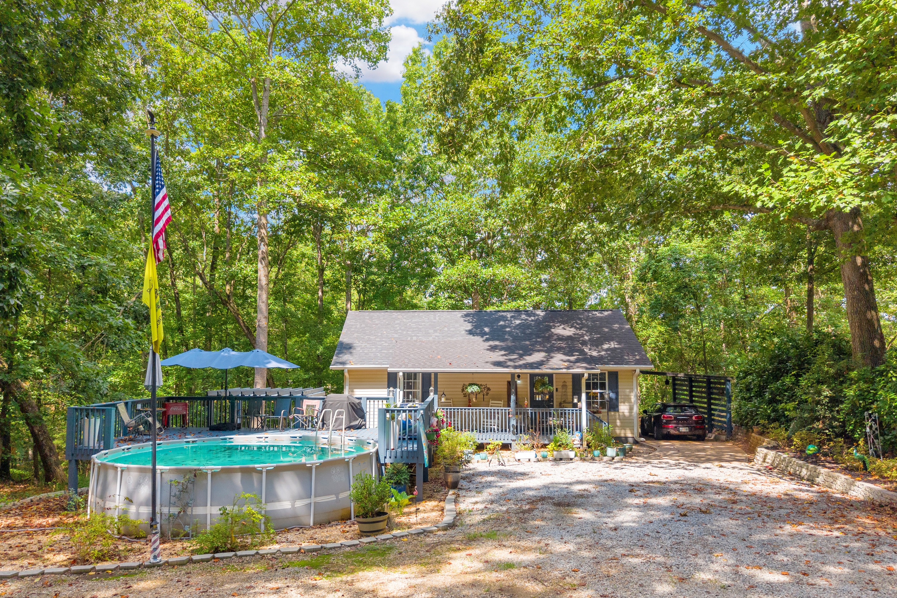 Hartwell, Georgia, 30643, United States, 2 Bedrooms Bedrooms, ,1 BathroomBathrooms,Residential,For Sale,1908192