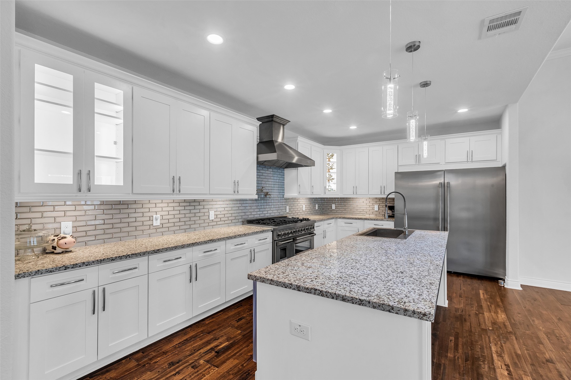 Montgomery, Texas, 77356, United States, 4 Bedrooms Bedrooms, ,4 BathroomsBathrooms,Residential,For Sale,1989198