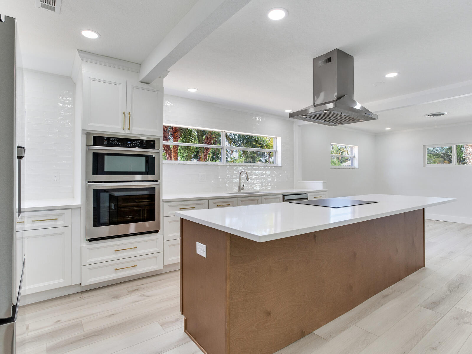 Treasure Island, Florida, 33706, United States, 3 Bedrooms Bedrooms, ,2 BathroomsBathrooms,Residential,For Sale,1981949