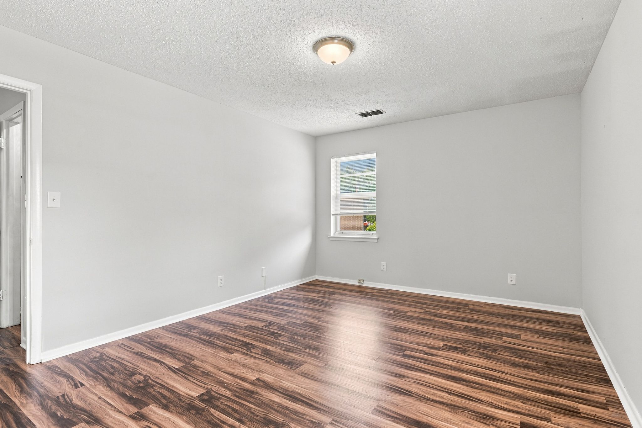  8204 Willowbrook Circle SE - 物件實景