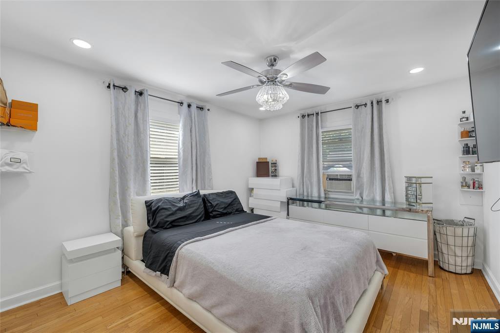 New Milford, New Jersey, 07646, United States, 2 Bedrooms Bedrooms, ,2 BathroomsBathrooms,Residential,For Sale,1948003