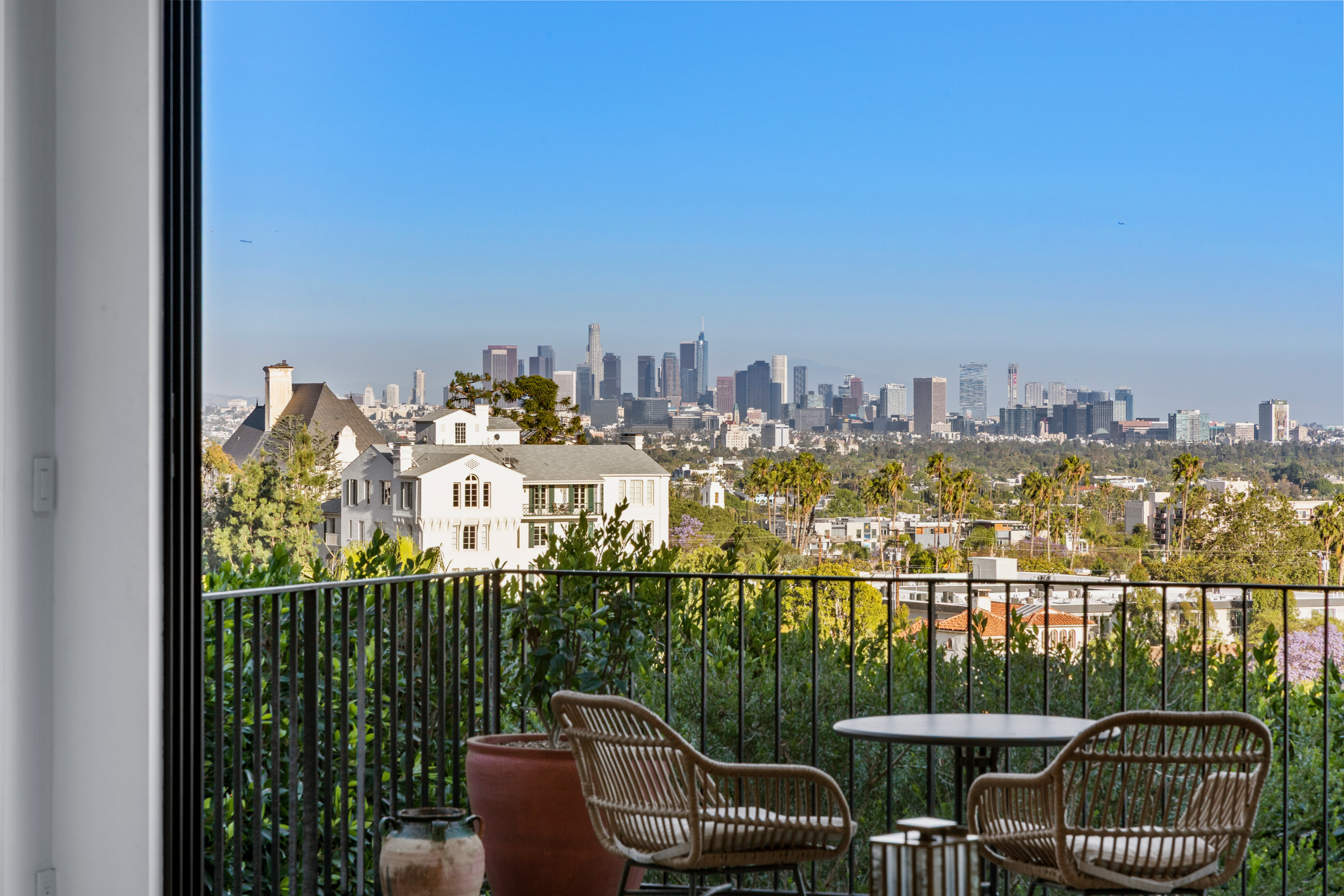  8241 Lincoln Terrace - 物件實景