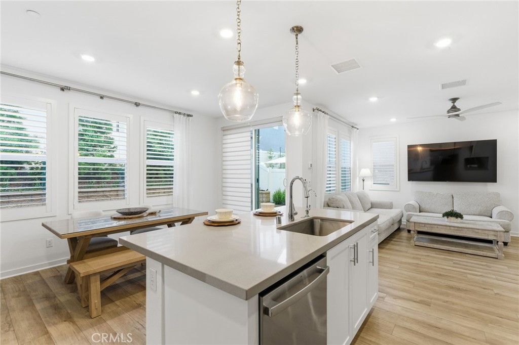 Corona, California, 92883, United States, 3 Bedrooms Bedrooms, ,3 BathroomsBathrooms,Residential,For Sale,1996400