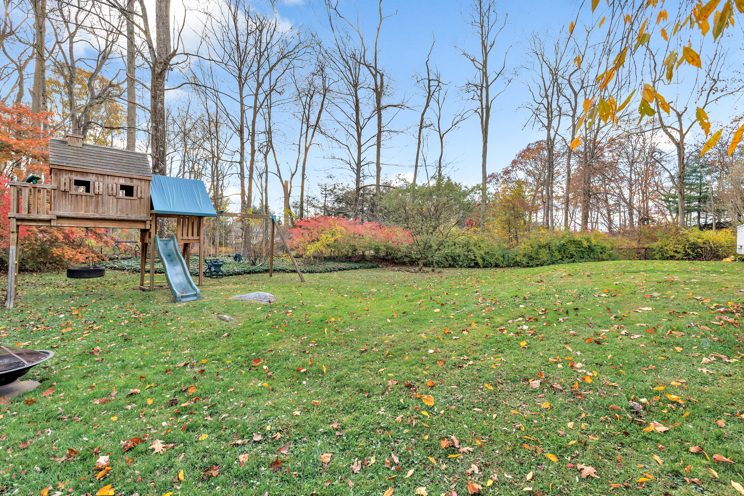 Monroe, Connecticut, 06468, United States, 4 Bedrooms Bedrooms, ,3 BathroomsBathrooms,Residential,For Sale,1989418