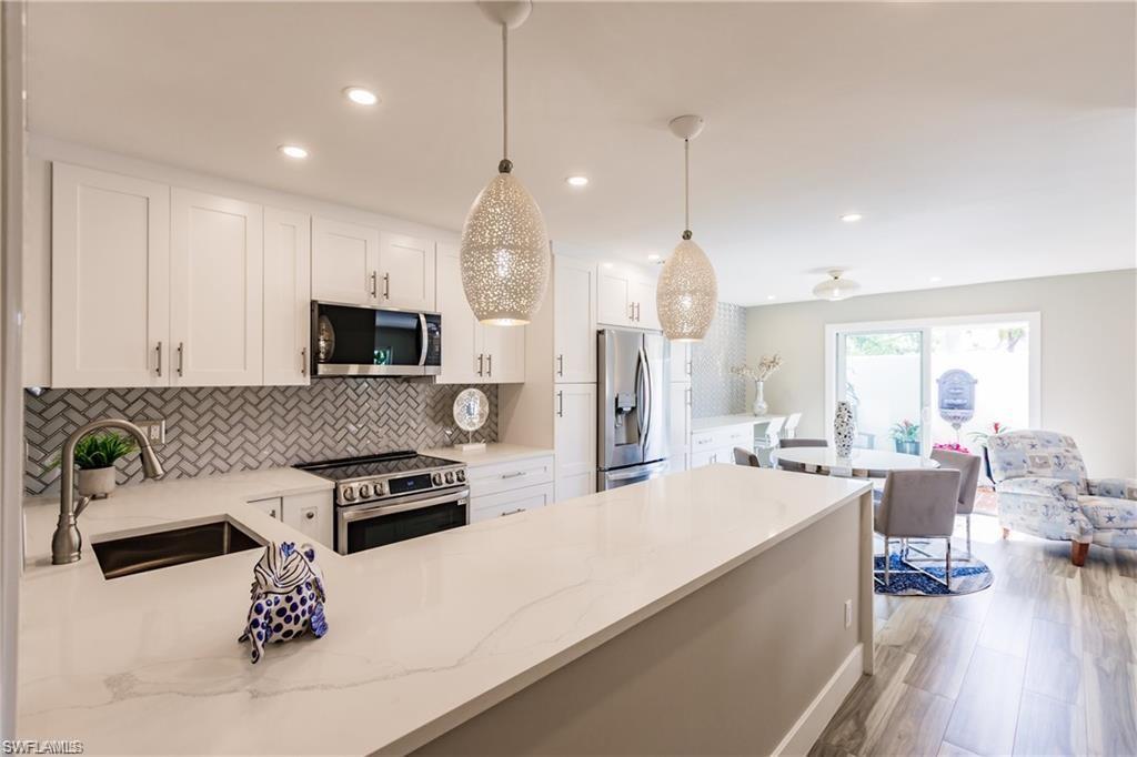 NAPLES, Florida, 34102, United States, 2 Bedrooms Bedrooms, ,2 BathroomsBathrooms,Residential,For Sale,1981542