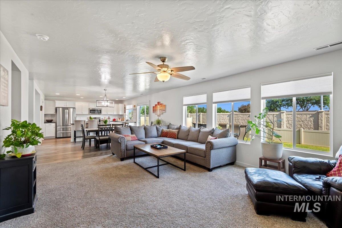 Meridian, Idaho, 83646, United States, 4 Bedrooms Bedrooms, ,3 BathroomsBathrooms,Residential,For Sale,1906214