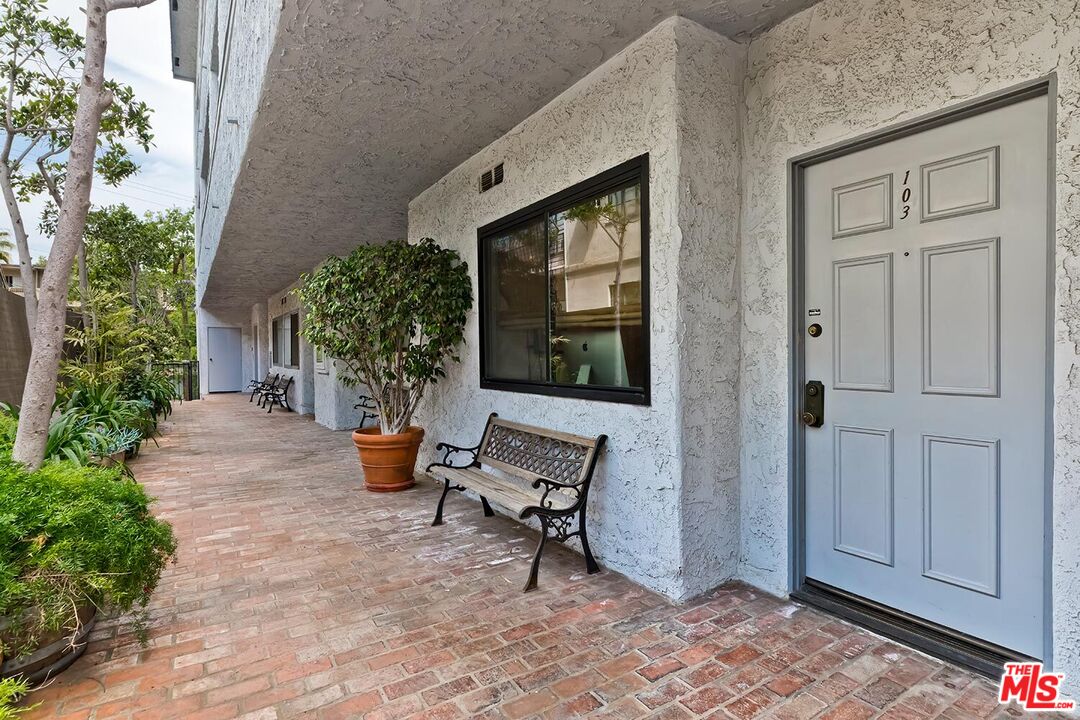 West Hollywood, California, 90069, United States, 2 Bedrooms Bedrooms, ,2 BathroomsBathrooms,Residential,For Sale,1819033