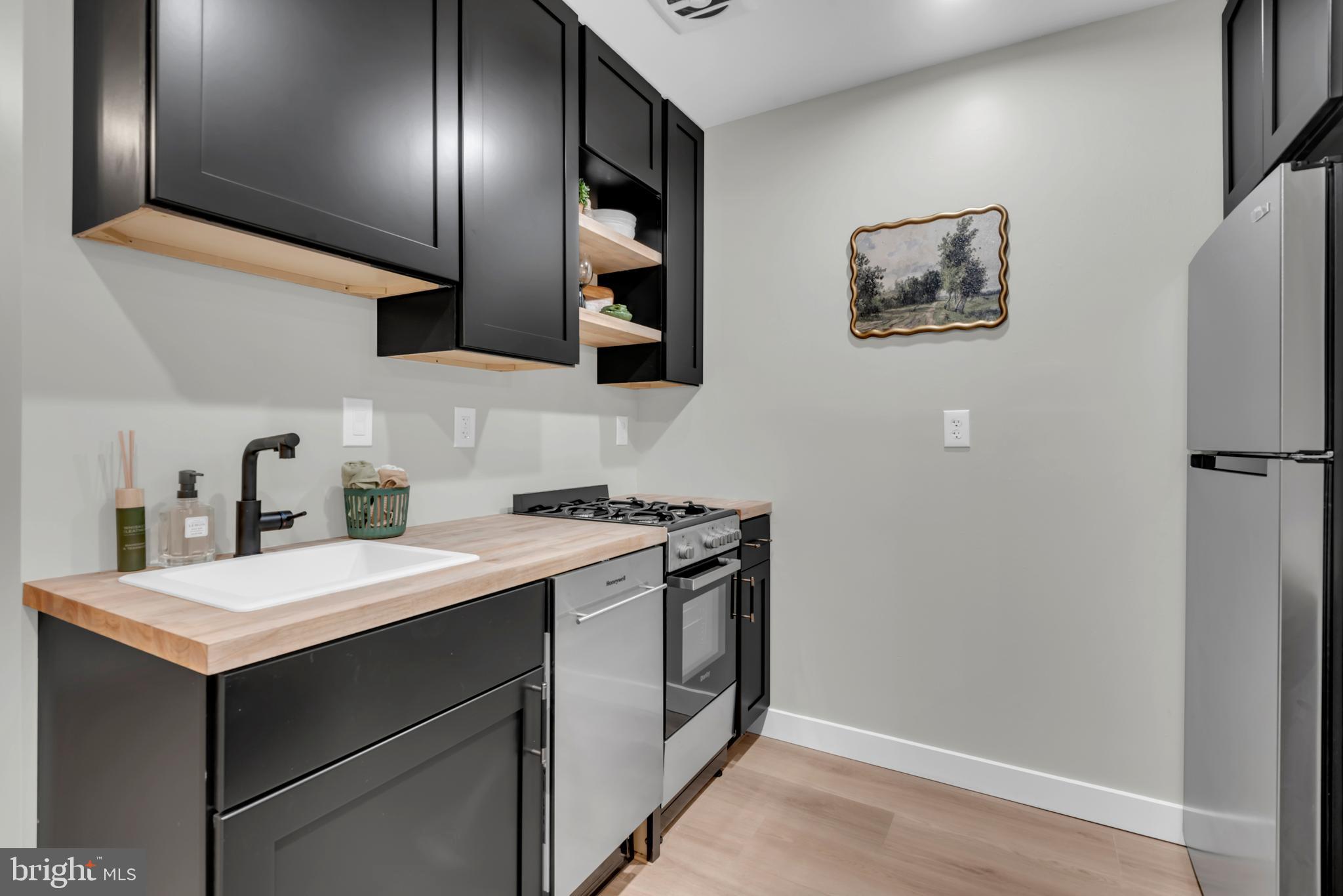 Washington, District of Columbia, 20024, United States, 3 Bedrooms Bedrooms, ,3 BathroomsBathrooms,Residential,For Sale,1943567