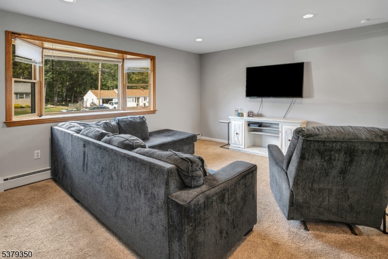 Mount Olive Twp., New Jersey, 07840, United States, 5 Bedrooms Bedrooms, ,4 BathroomsBathrooms,Residential,For Sale,2002933