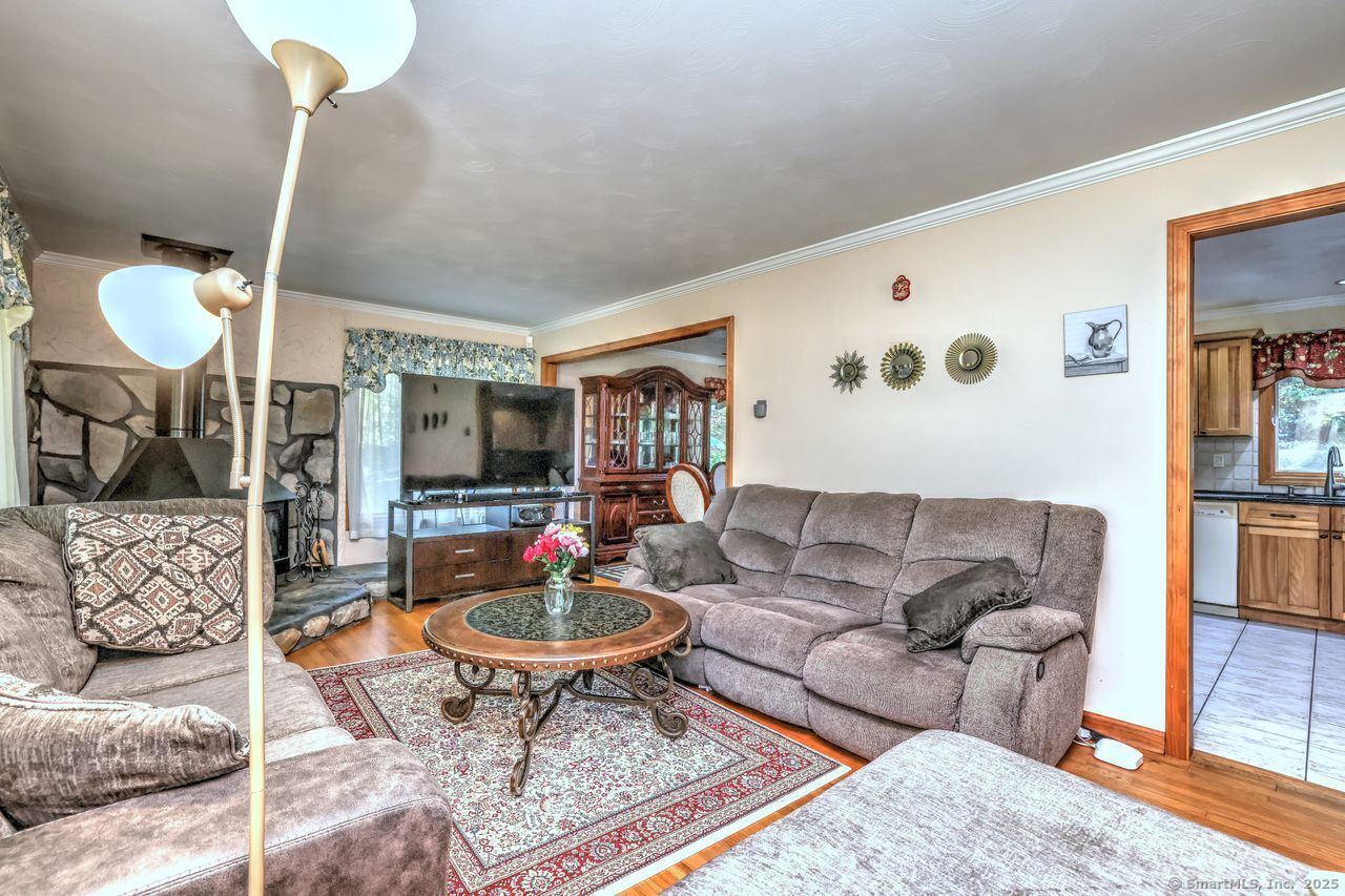 Woodbridge, Connecticut, 06525, United States, 3 Bedrooms Bedrooms, ,2 BathroomsBathrooms,Residential,For Sale,1989444