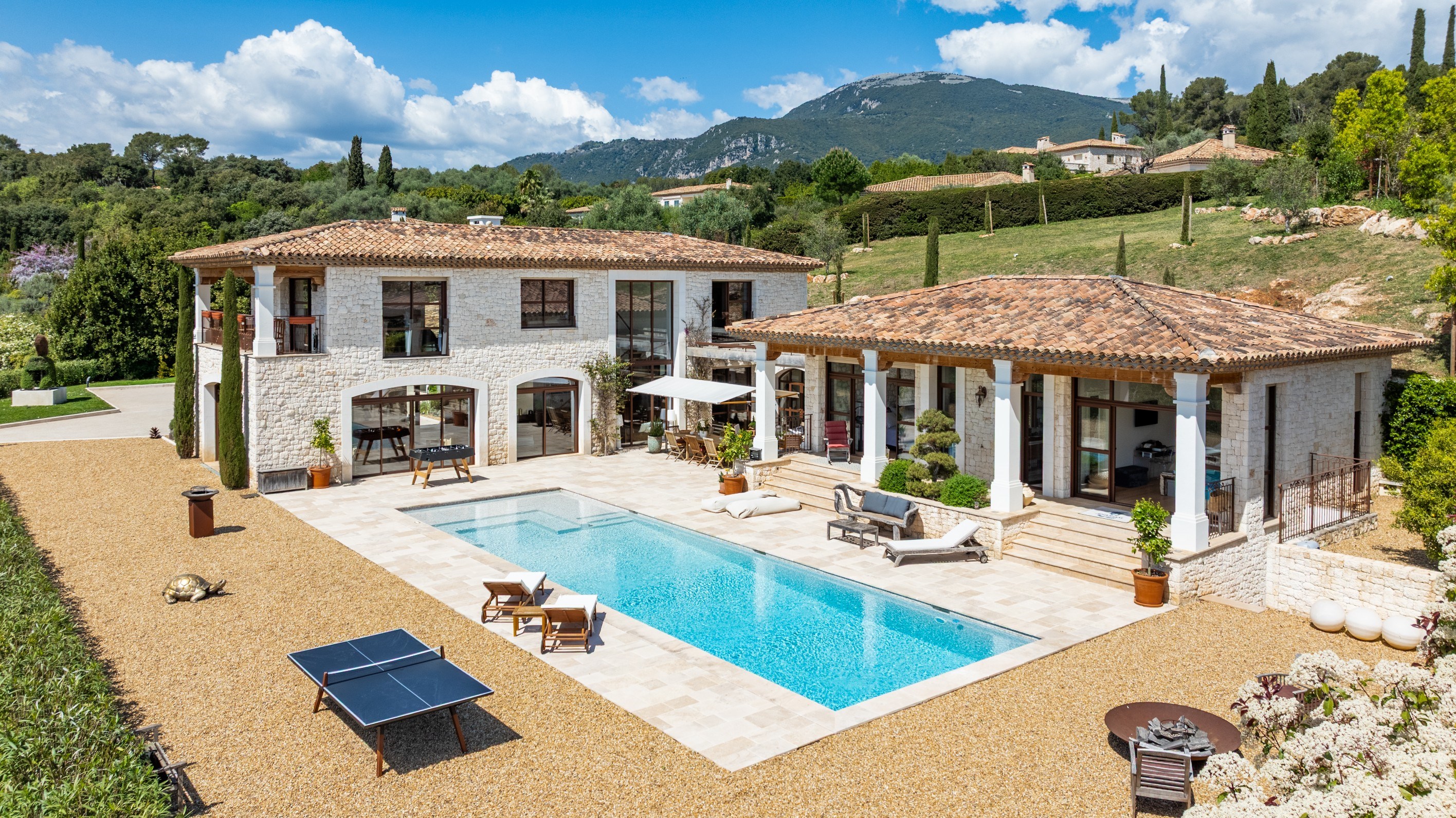  Roquefort-les-Pins villa with pool, 4 bedrooms and open views near Nice airport… - 物件實景