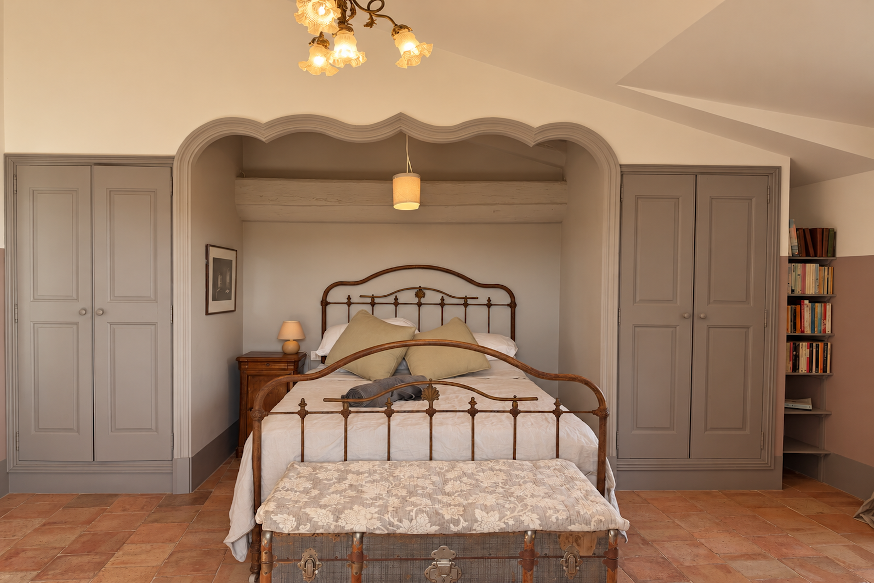  Elegant Stone Residence with Exceptional Volumes and Timeless Charm - 物件實景