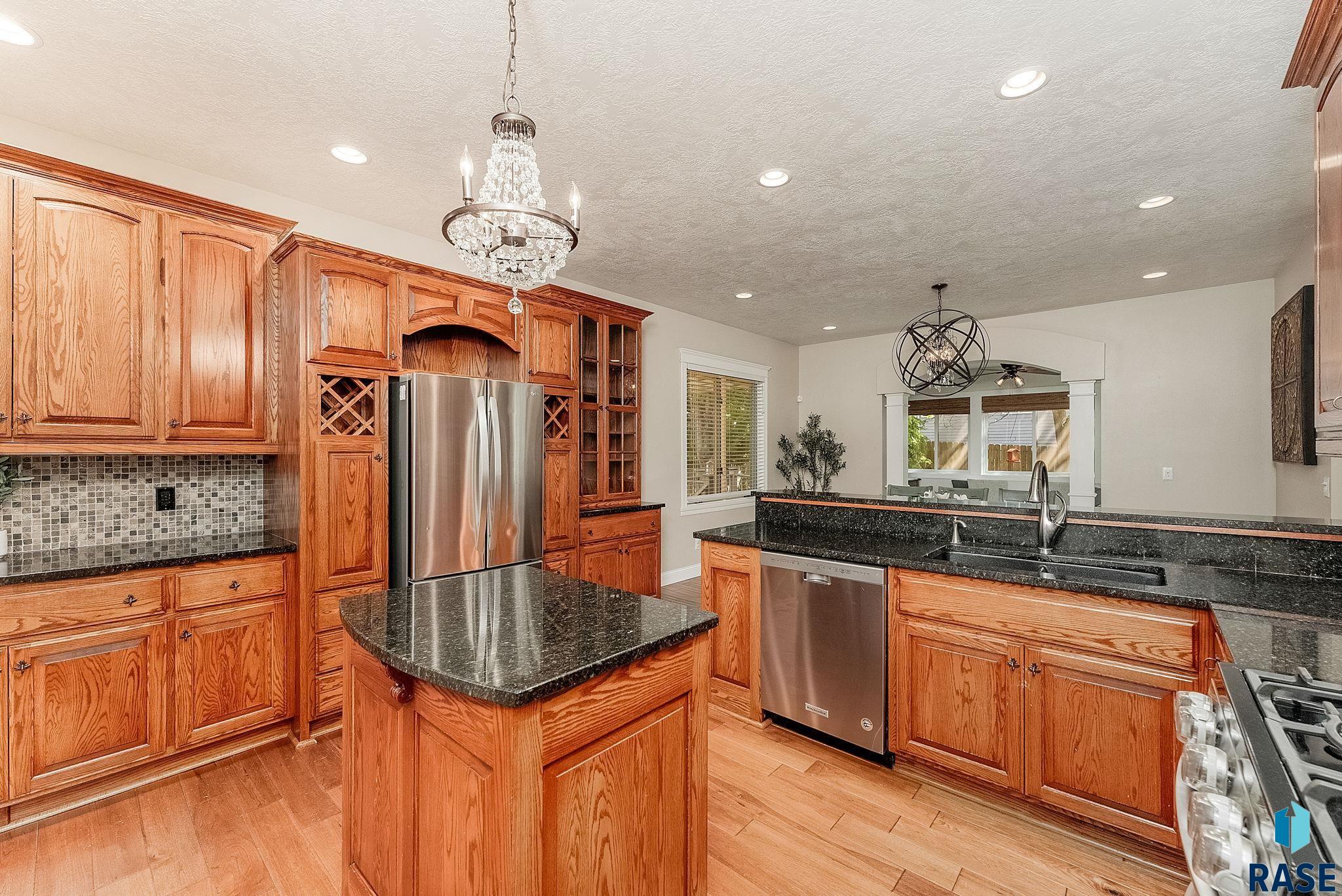 Sioux Falls, South Dakota, 57106, United States, 5 Bedrooms Bedrooms, ,3 BathroomsBathrooms,Residential,For Sale,1926717
