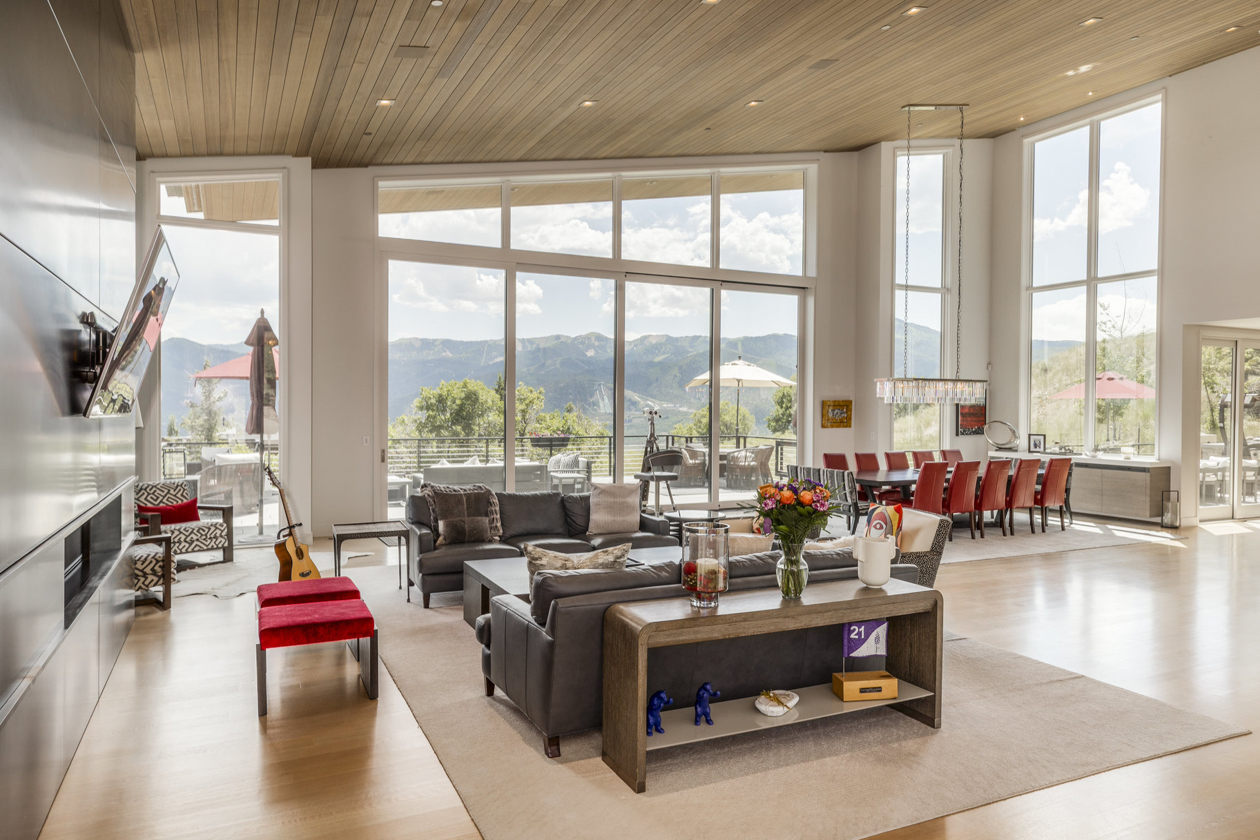  Sophisticated Mountain Design with Unmatched Views in an Elite Setting - 物件實景