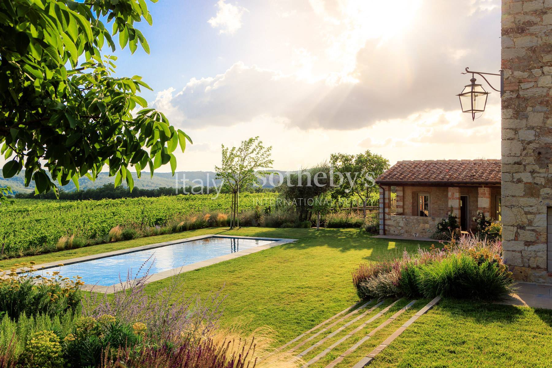  A prestigious wine estate with villa, pool and church - 物件實景